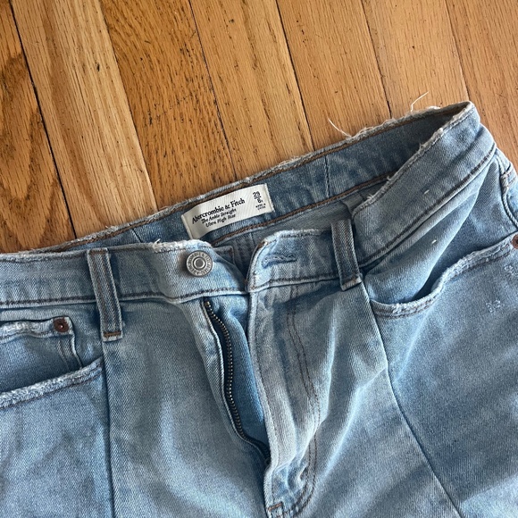 Abercrombie and Fitch Ultra High Rise Light Wash Jeans - Picture 4 of 4